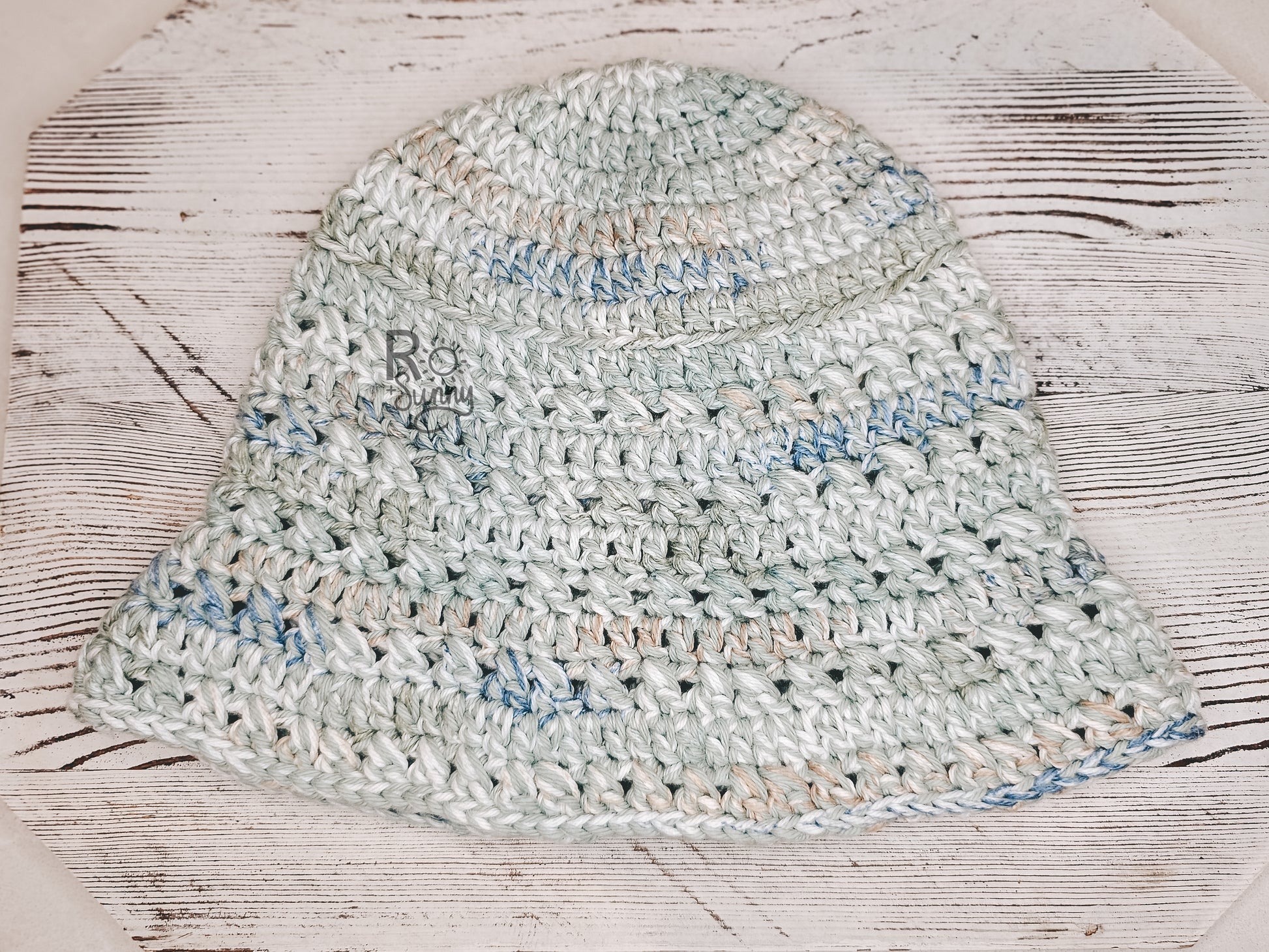 Bucket Hat in the color Seaside - Varieagated Blue, Green, White, Tan
